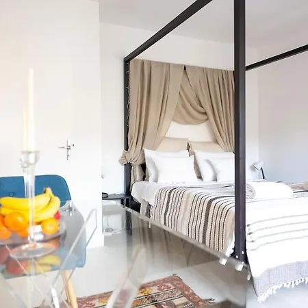 Peaceful Nest Shelter Close To Montmartre *